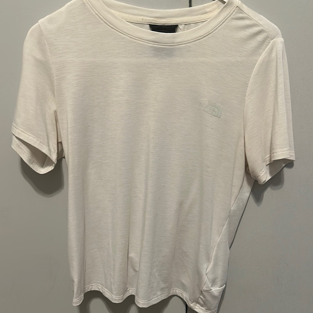 White Short Sleeve athletic northface top!